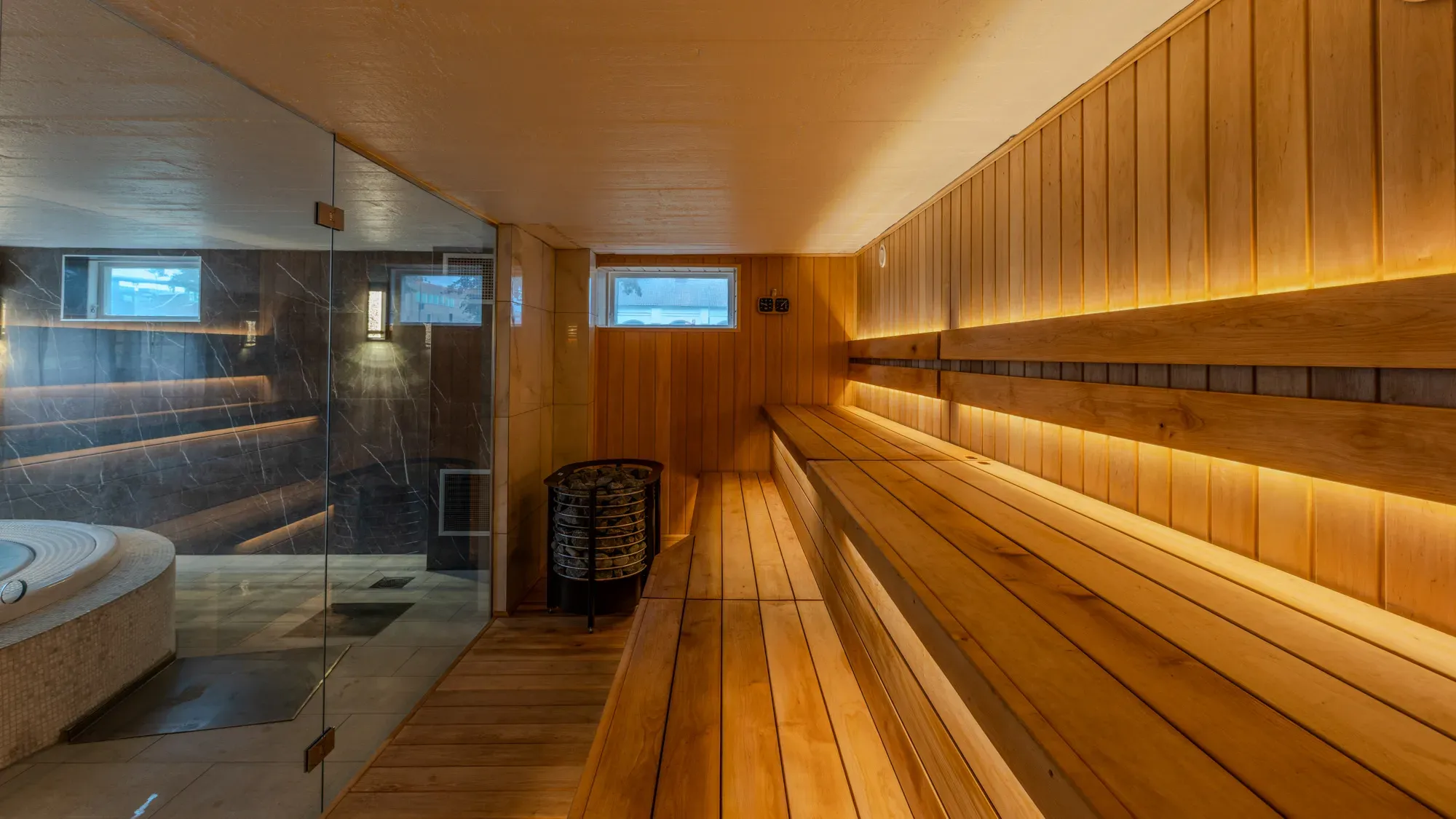 Herrgårdens spa med bastu och jacuzzi.